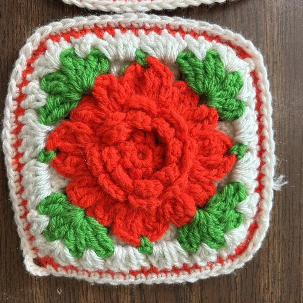 Vintage 70s Cottagecore Handmade Crochet Rose Granny Square Pot Holder Set Of 2